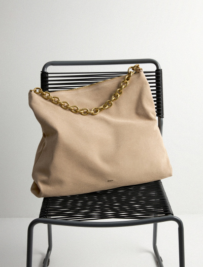 Embodying Modern Femininity: The Sophisticated Essence of FemmeFashionsMo